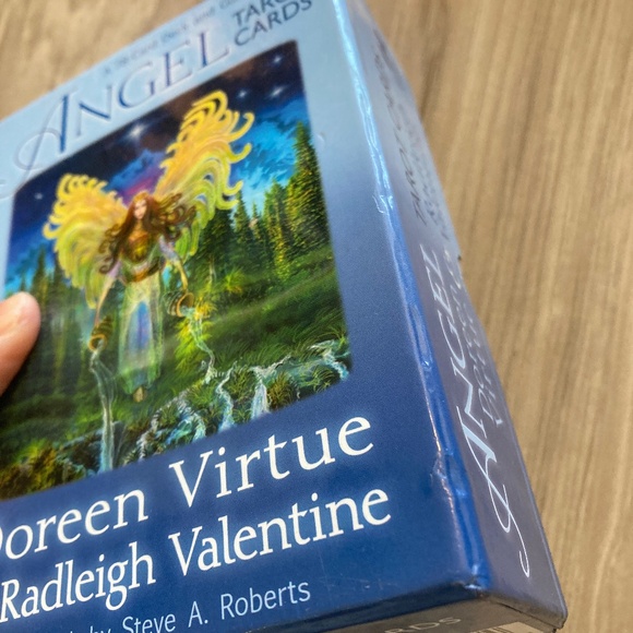 Angel Tarot Cards *RARE* by Doreen Virtue and Radleigh Valentine - Picture 3 of 16